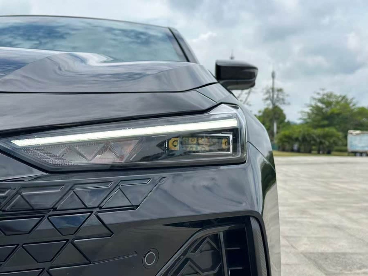 長安 長安UNI-V  2022款 2.0T 領(lǐng)速版圖片