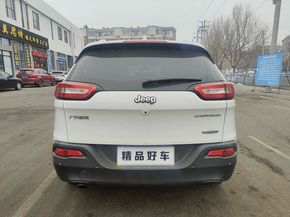 Jeep 自由光  2016款 2.0L 優(yōu)越版圖片