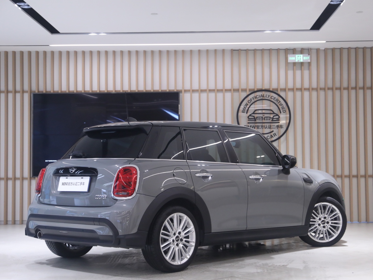 2022年1月MINI MINI  2022款 改款 1.5T COOPER 經(jīng)典派 五門版