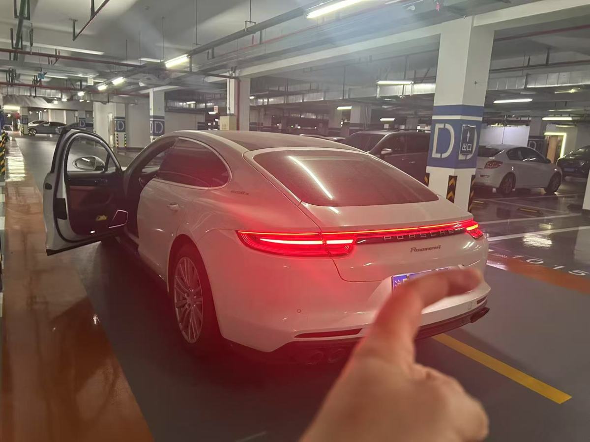 保時(shí)捷 Panamera  2019款 Panamera 4 行政加長(zhǎng)版 2.9T圖片