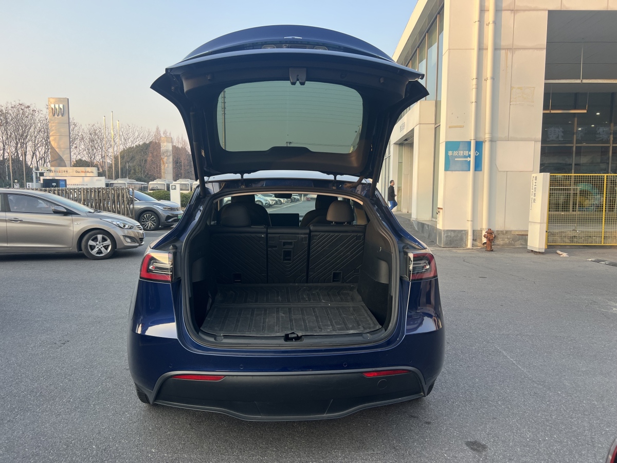 特斯拉 Model 3  2023款 長續(xù)航煥新版 雙電機(jī)全輪驅(qū)動(dòng)圖片