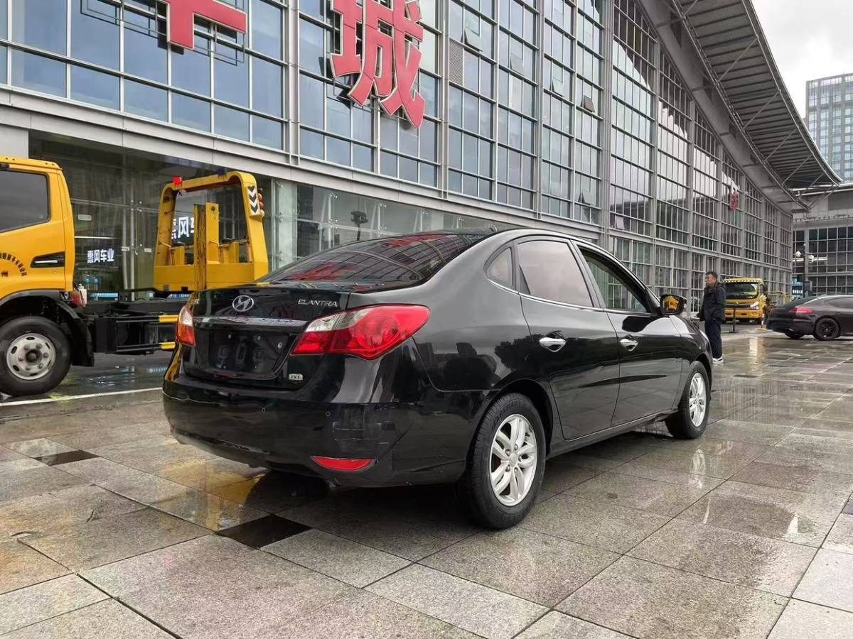 現(xiàn)代 悅動  2011款 1.6L 自動頂級型圖片