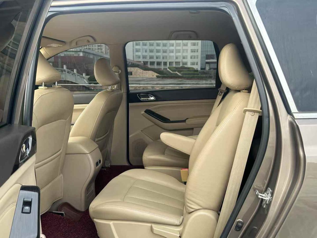 寶駿 730  2015款 1.8L 手動豪華導(dǎo)航ESP版 7座圖片
