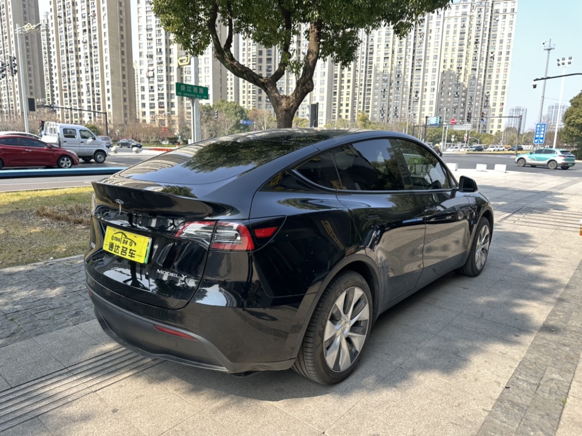 特斯拉 Model 3  2021款 改款 標(biāo)準(zhǔn)續(xù)航后驅(qū)升級版圖片