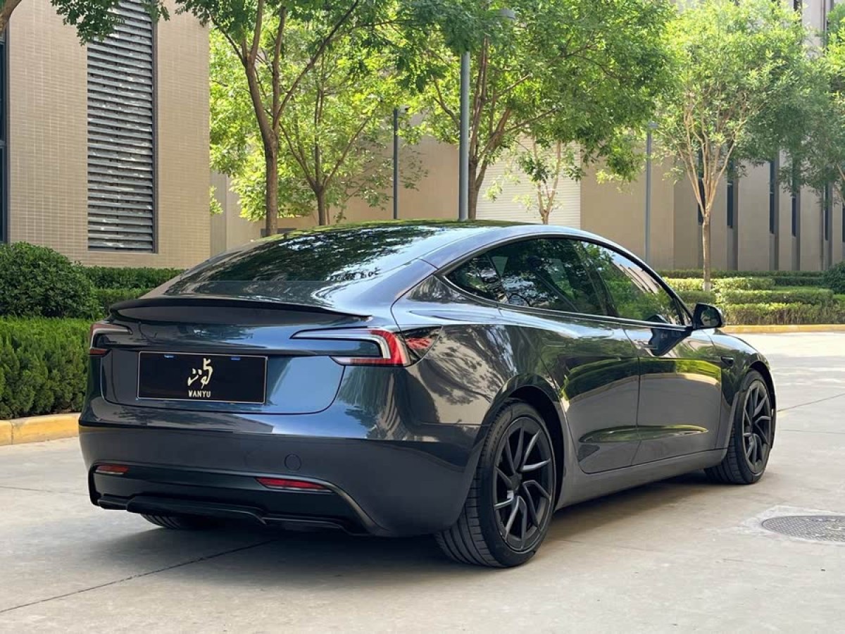 特斯拉 Model 3  2024款 高性能全輪驅(qū)動(dòng)版圖片
