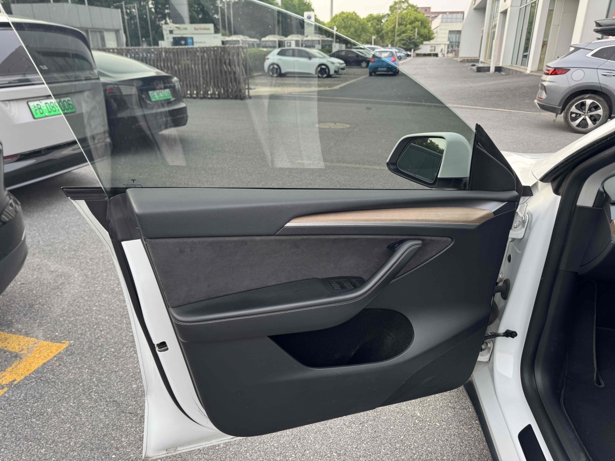 特斯拉 Model Y  2021款 長續(xù)航全輪驅(qū)動(dòng)版 3D7圖片