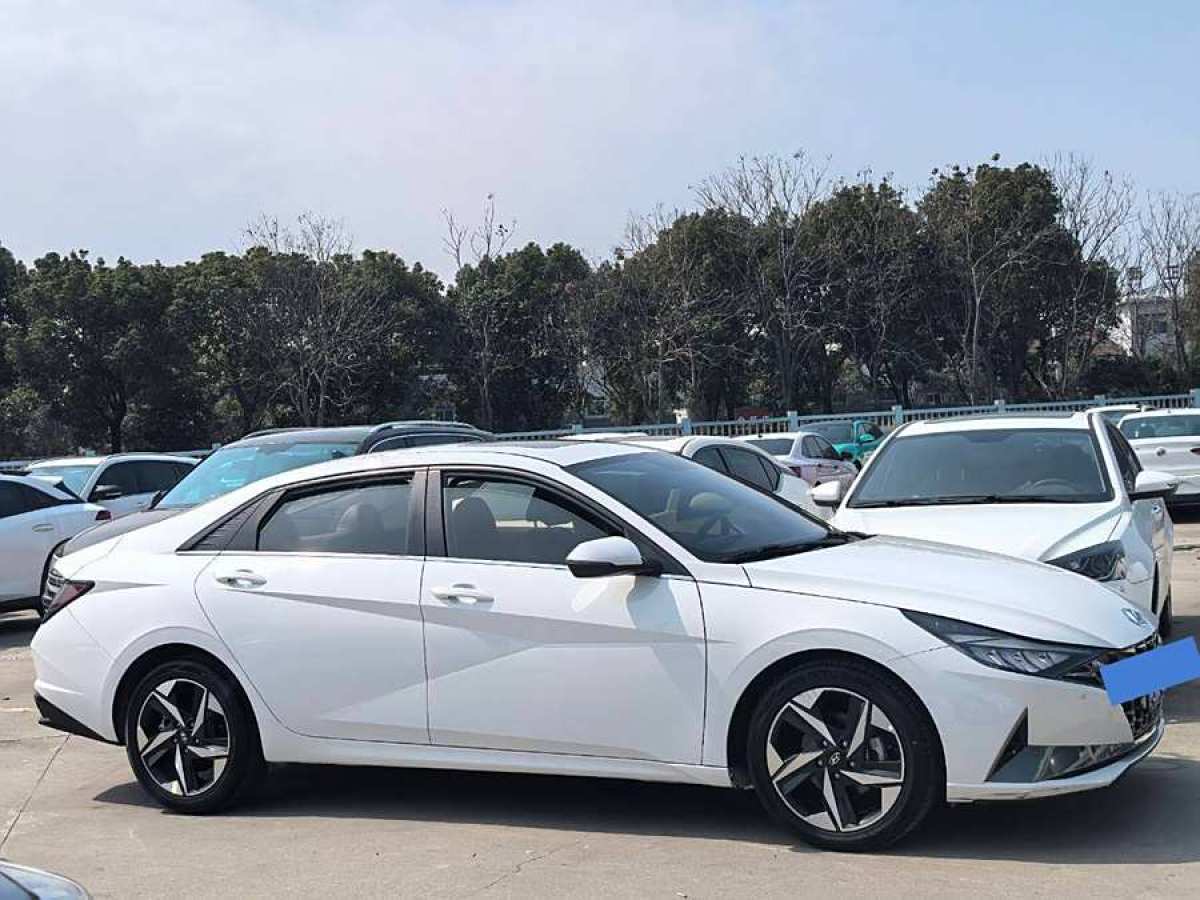 現(xiàn)代 伊蘭特  2021款 1.5L LUX尊貴版圖片