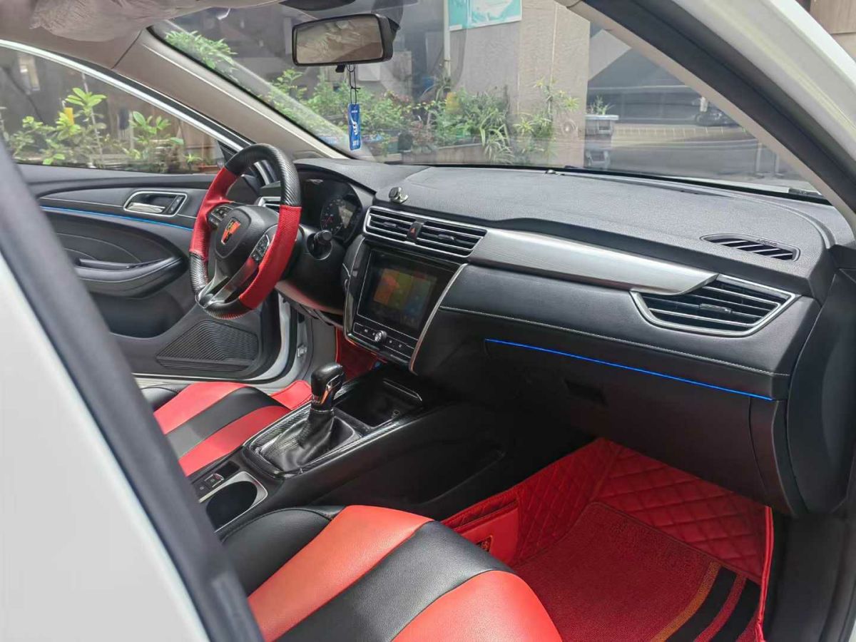 榮威 i5  2020款 1.5L 手動(dòng)4G互聯(lián)領(lǐng)豪旗艦版圖片