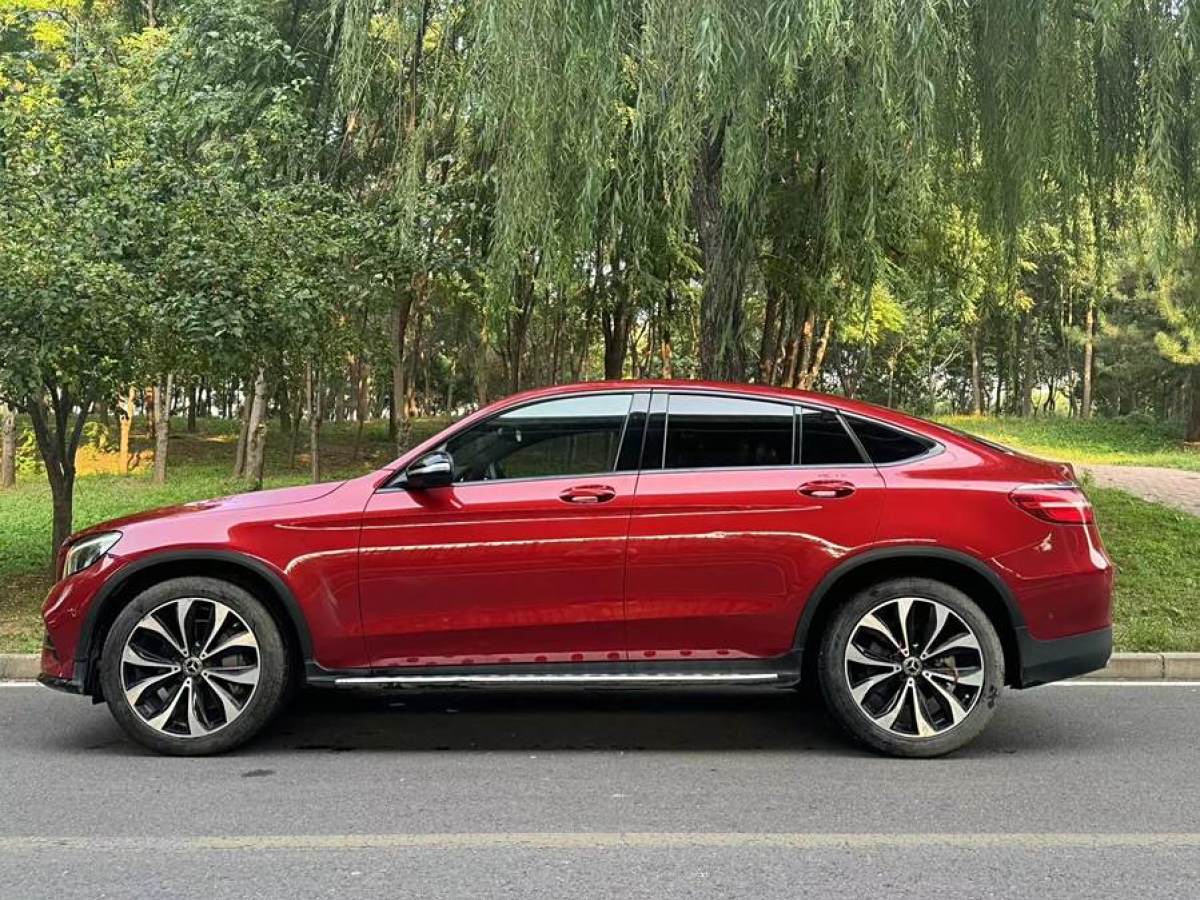 奔馳 奔馳GLC  2023款 改款 GLC 260 4MATIC 轎跑SUV圖片