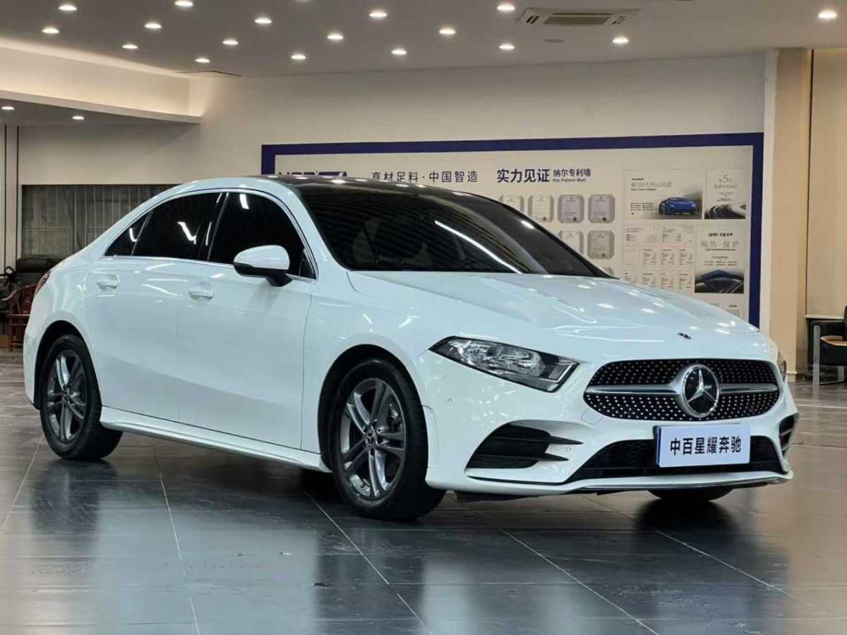 奔馳 奔馳A級(jí)  2022款 改款 A 180 L 運(yùn)動(dòng)轎車(chē)圖片