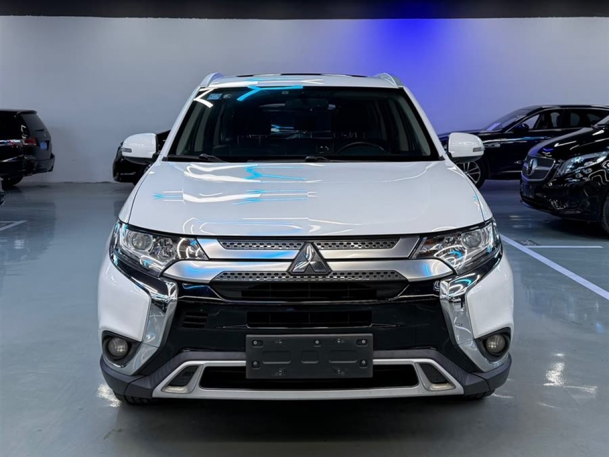 三菱 歐藍(lán)德  2019款 2.0L 兩驅(qū)暢享版 5座 國VI圖片