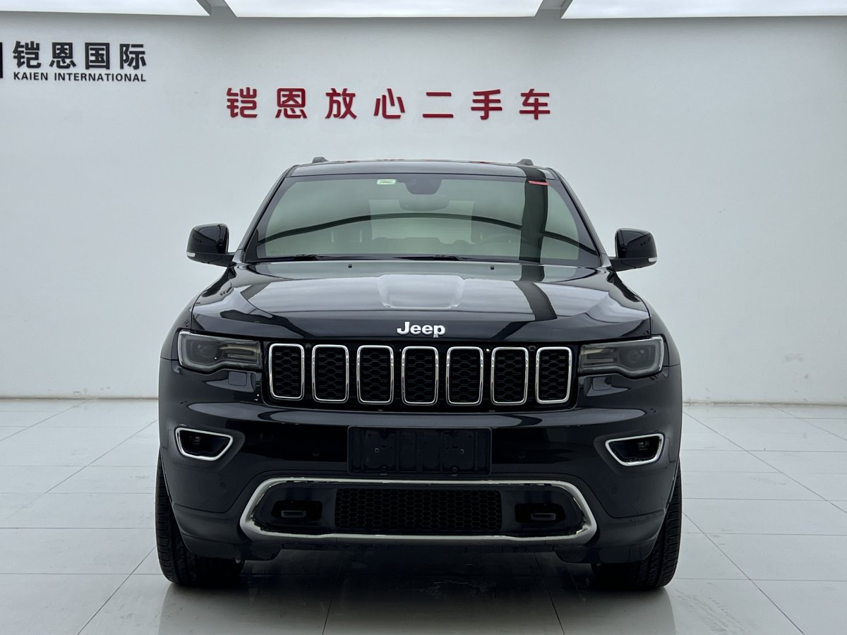 Jeep 大切諾基  2017款 3.0L 精英導(dǎo)航版圖片