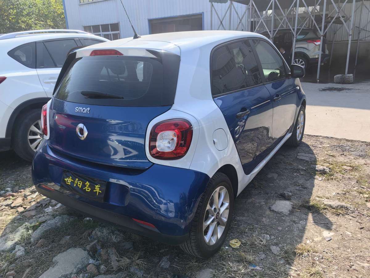 2017年10月smart forfour  2016款 1.0L 52千瓦激情版