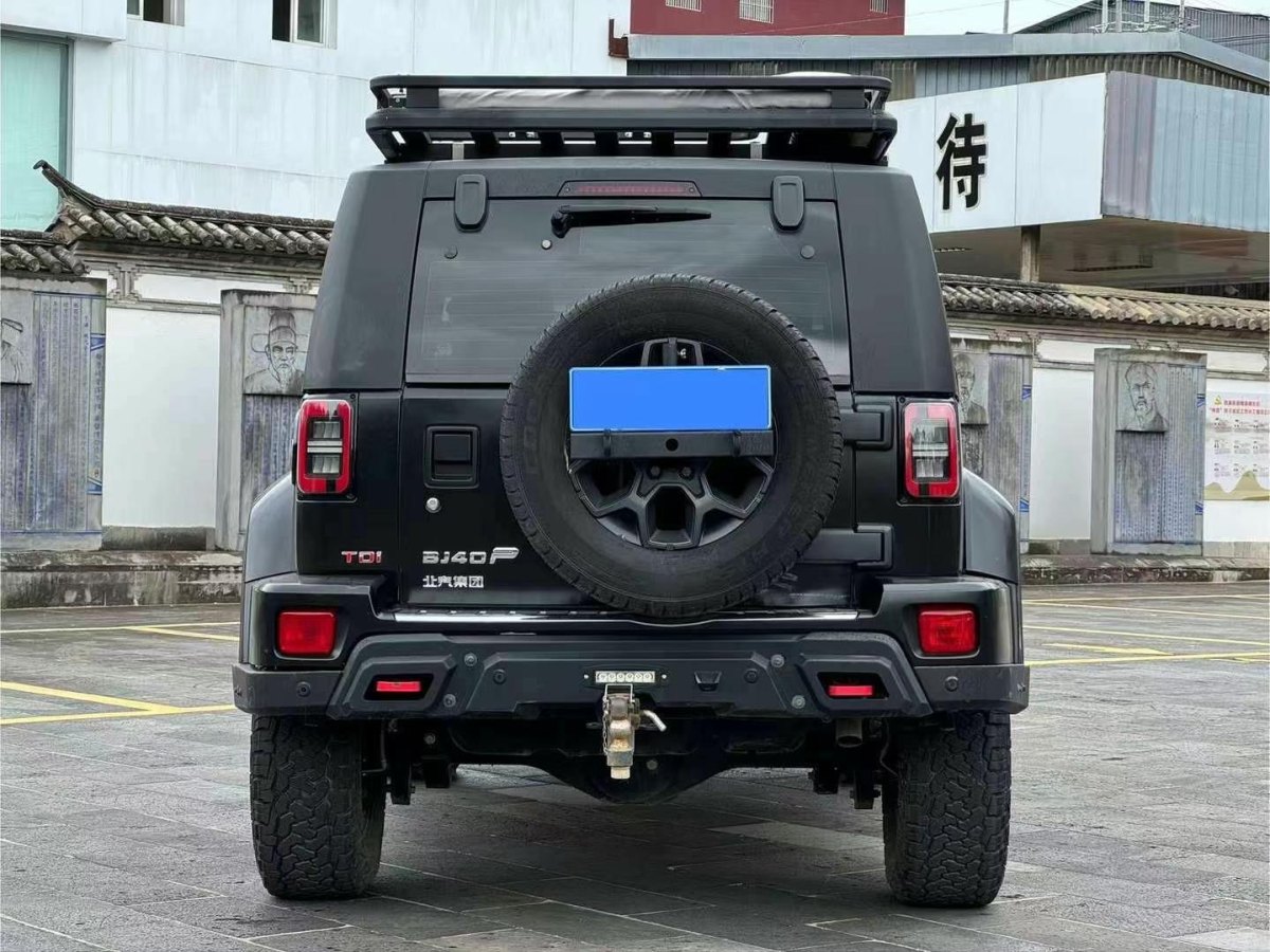 北京 BJ40  2023款 2.0D 自動四驅刀鋒英雄版?zhèn)b客型（前后電控鎖）圖片