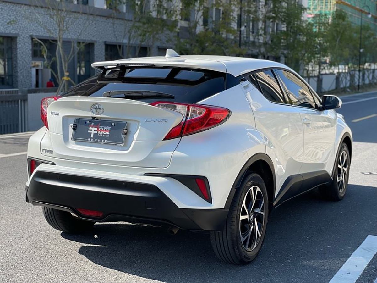 豐田 C-HR  2020款 2.0L 領(lǐng)先版圖片