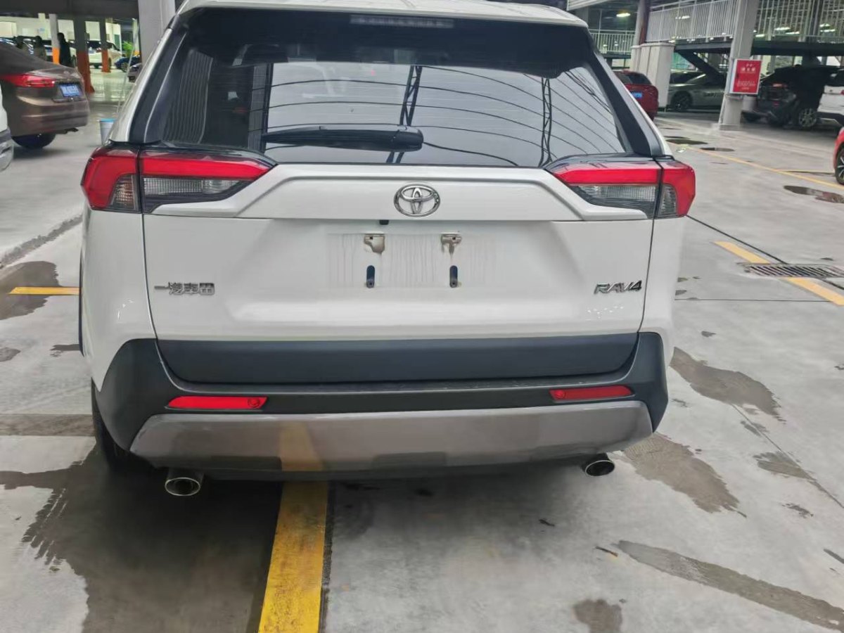 豐田 RAV4  2018款 榮放 2.0L CVT兩驅(qū)風(fēng)尚版圖片