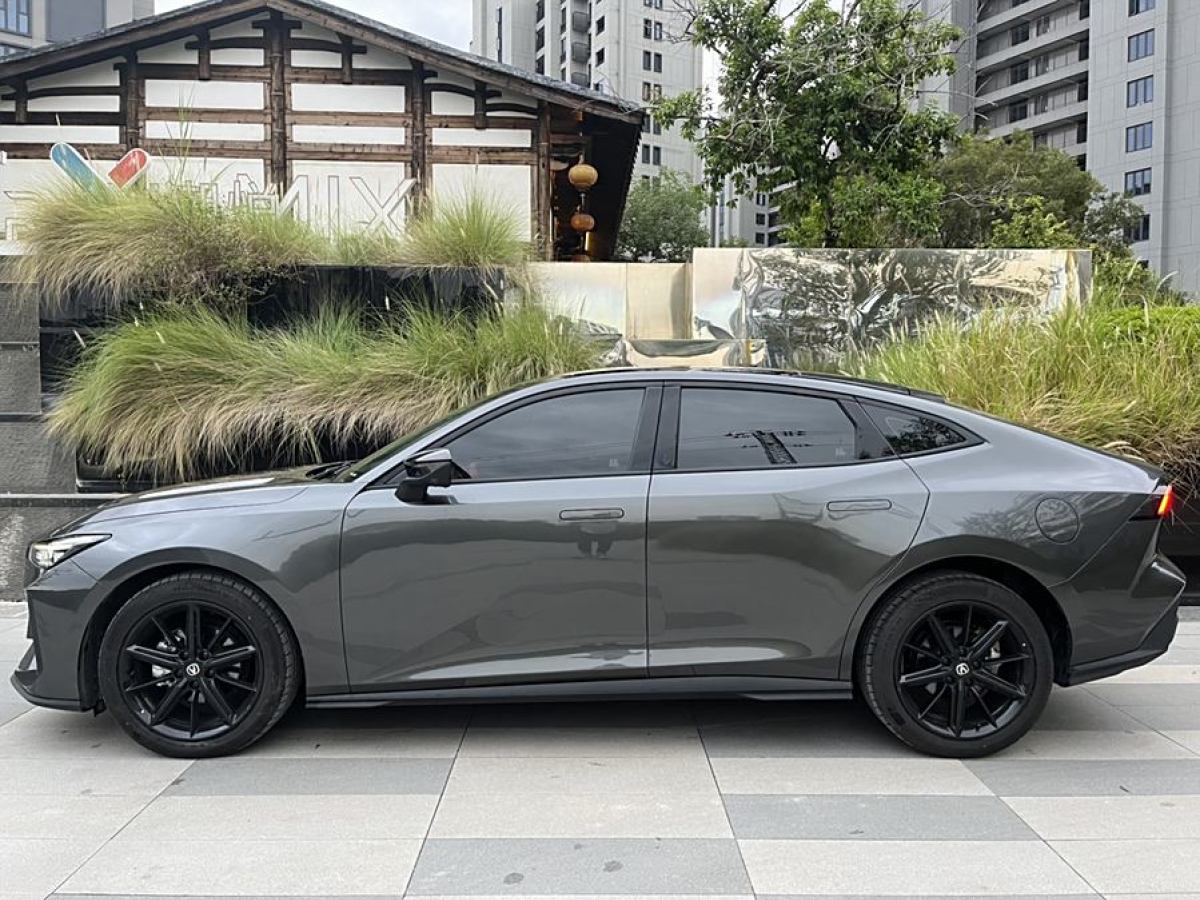 長(zhǎng)安 長(zhǎng)安UNI-V  2022款 1.5T 尊貴型圖片