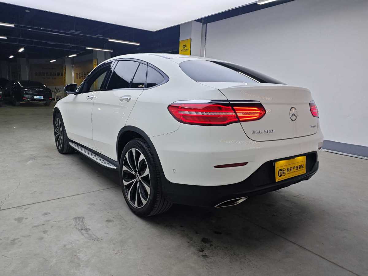 奔馳 奔馳GLC  2022款 改款 GLC 260 4MATIC 轎跑SUV圖片