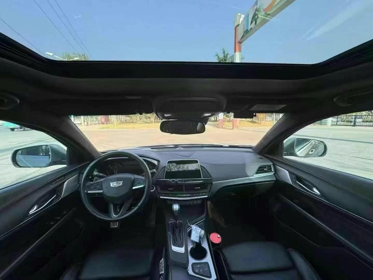 凱迪拉克 XT6  2021款 2.0T 七座兩驅(qū)豪華型圖片