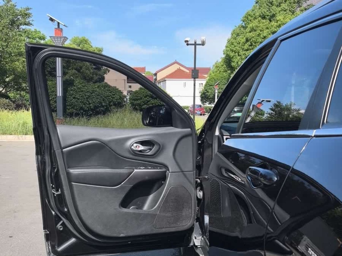 Jeep 自由光  2019款 2.0T 四驅(qū)探享版 國VI圖片