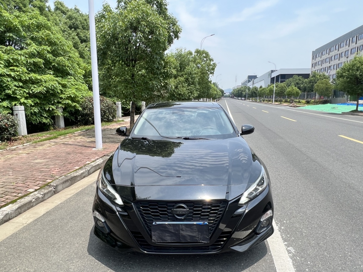 日產(chǎn)尼桑天籟圖片