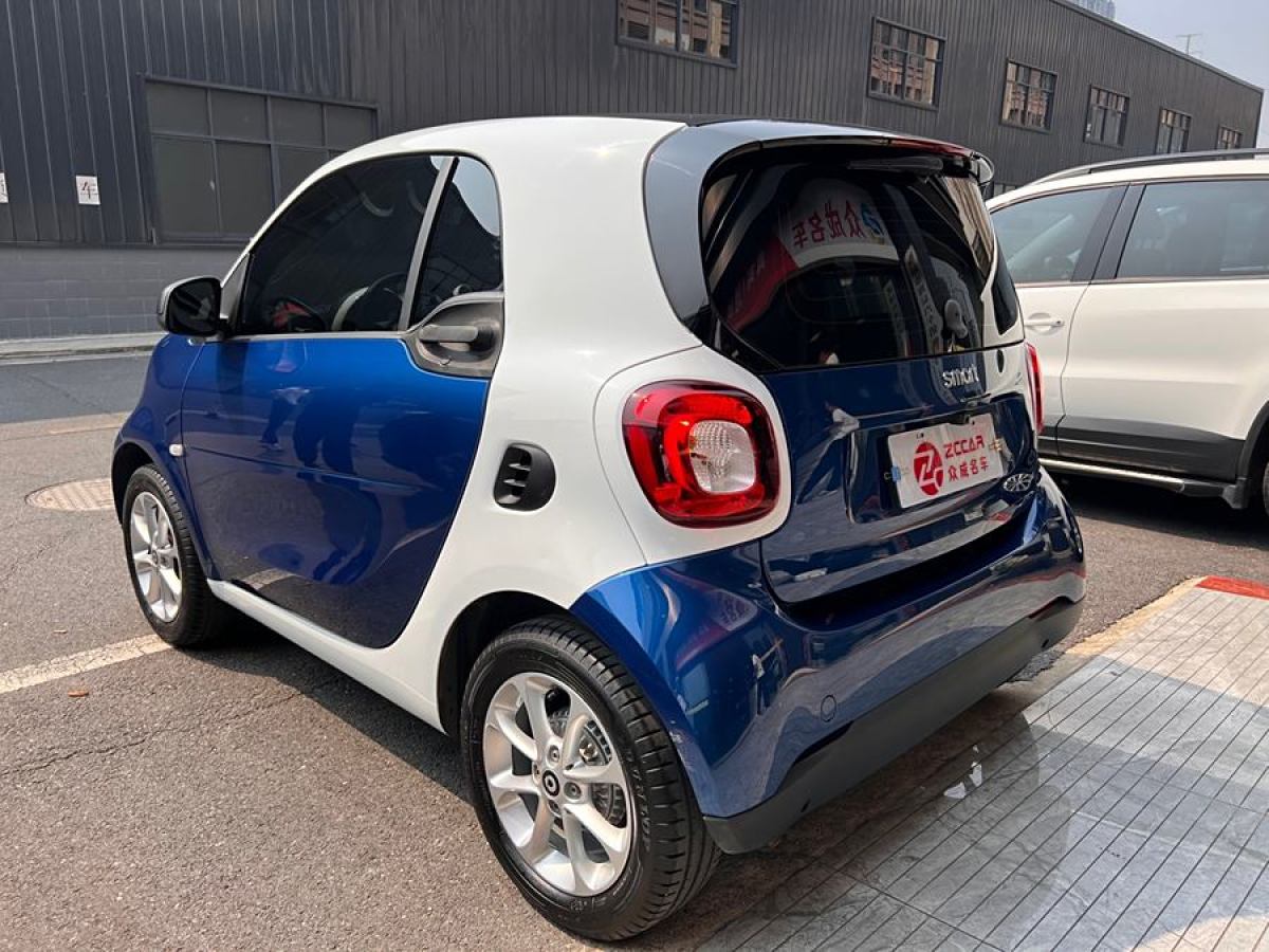 2017年12月smart fortwo  2015款 1.0L 52千瓦硬頂靈動版