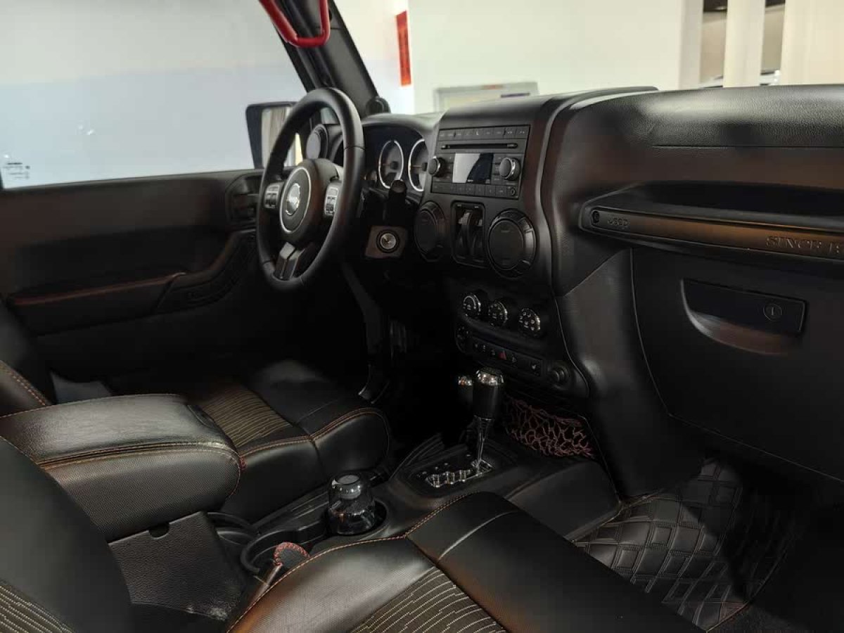 Jeep 牧馬人  2012款 3.6L Sahara 兩門版圖片