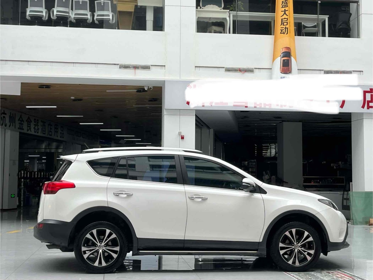 豐田 RAV4榮放  2013款 2.5L 自動(dòng)四驅(qū)豪華版圖片