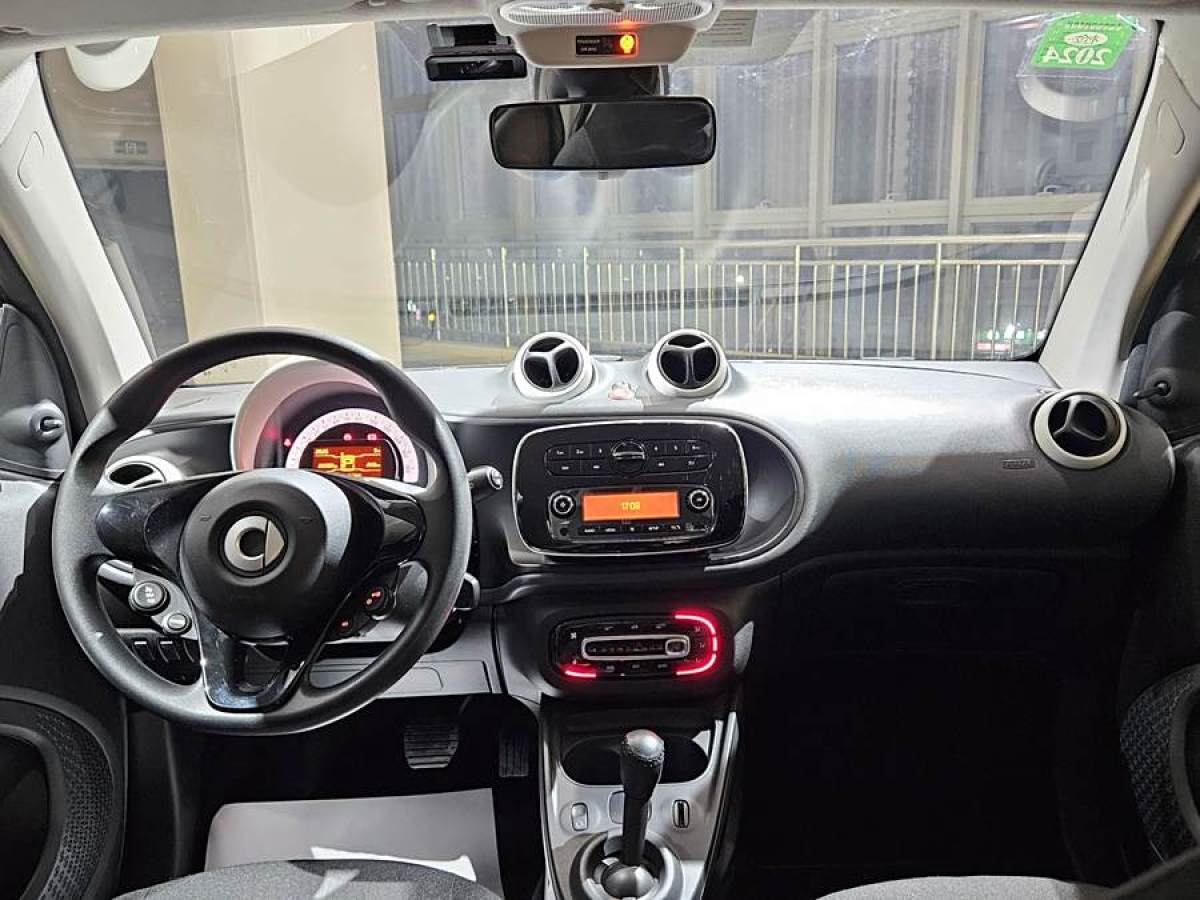 smart fortwo  2015款 1.0L 52千瓦硬頂靈動(dòng)版圖片