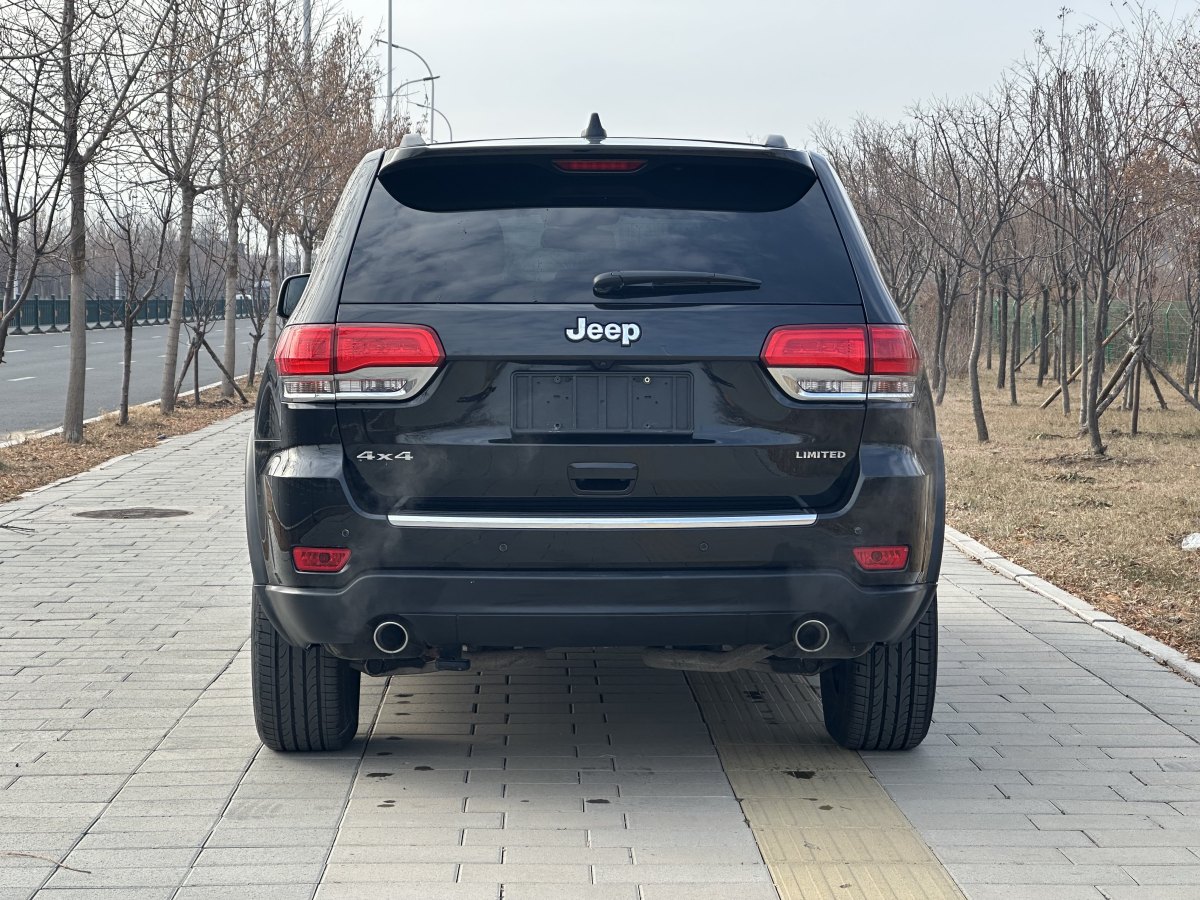 Jeep 大切諾基  2016款 3.0L 舒享導(dǎo)航版圖片