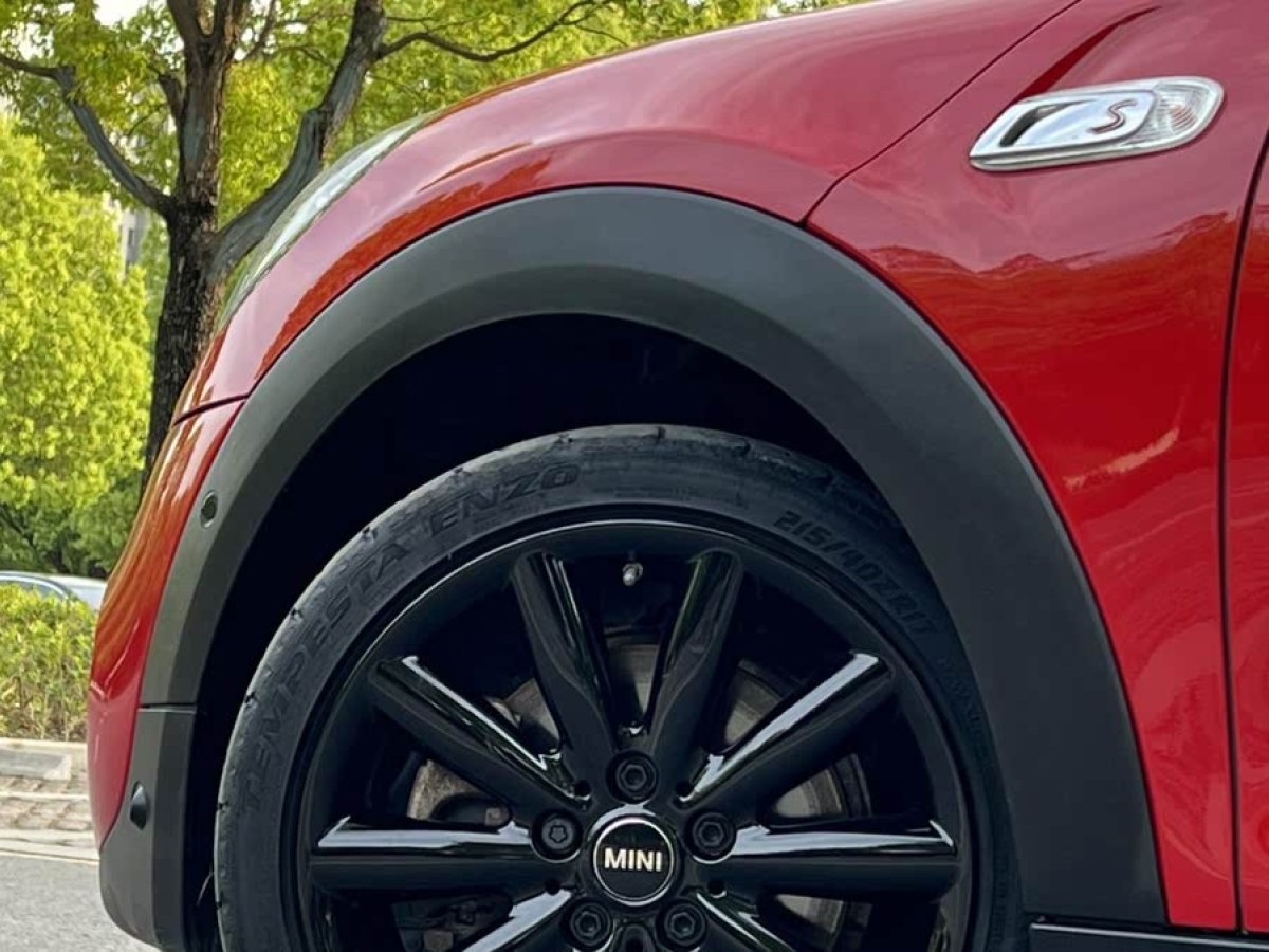 MINI MINI  2020款 2.0T COOPER S 經(jīng)典派 三門絕色版圖片