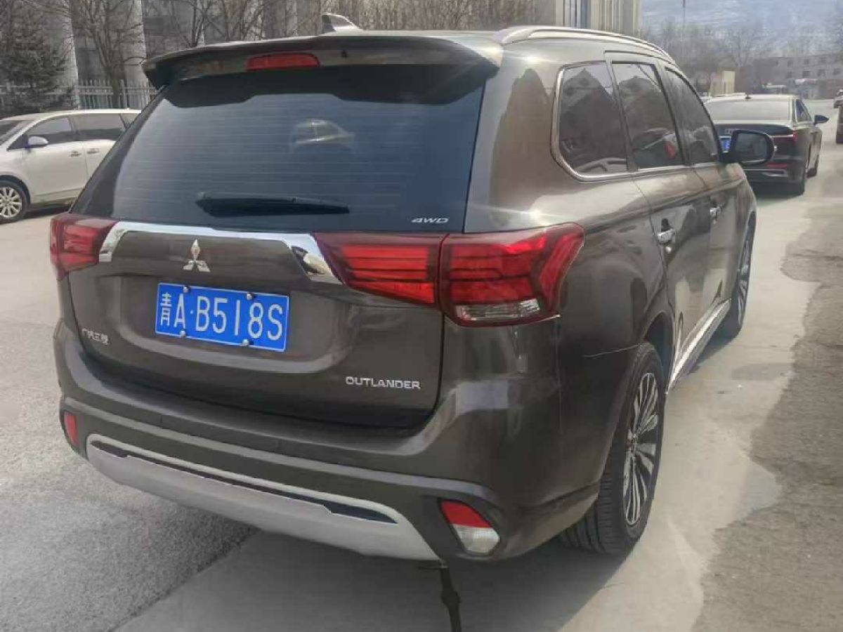 上汽大通 V80  2021款 2.0T PLUS AMT商旅頂配版加長(zhǎng)軸高頂17座圖片