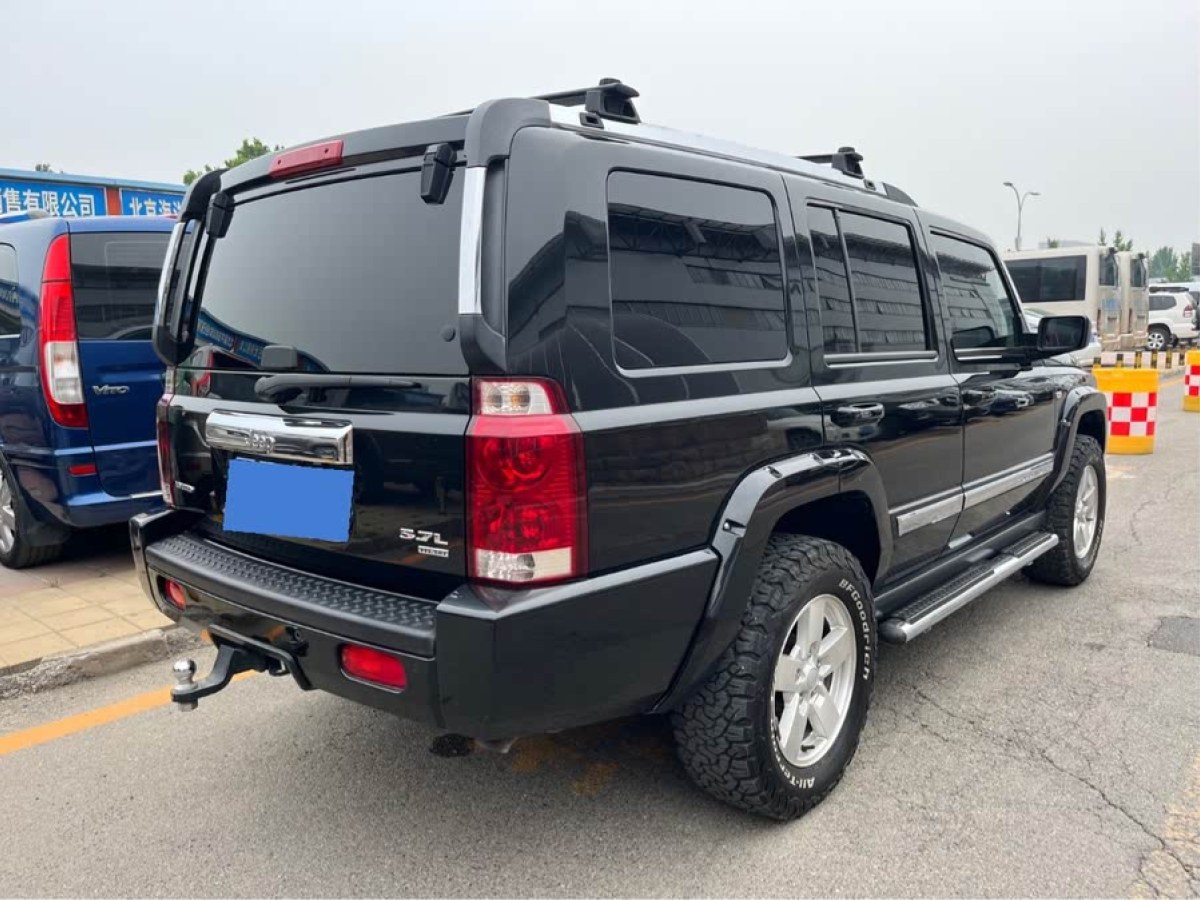 Jeep 指揮官經(jīng)典  2008款 5.7 HEMI圖片