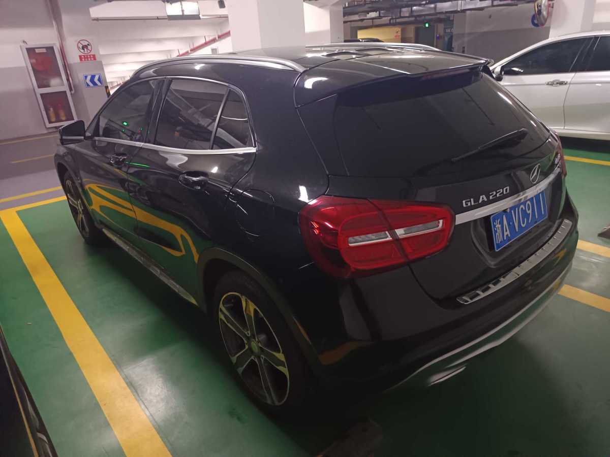 奔驰 奔驰GLA  2015款 GLA 220 4MATIC 豪华型图片