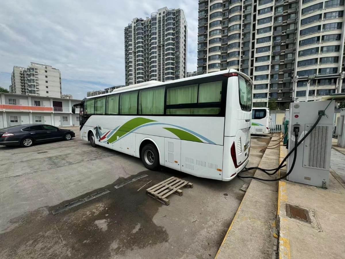 多臺(tái)山東牌宇通48座非營(yíng)運(yùn)新能源電車圖片