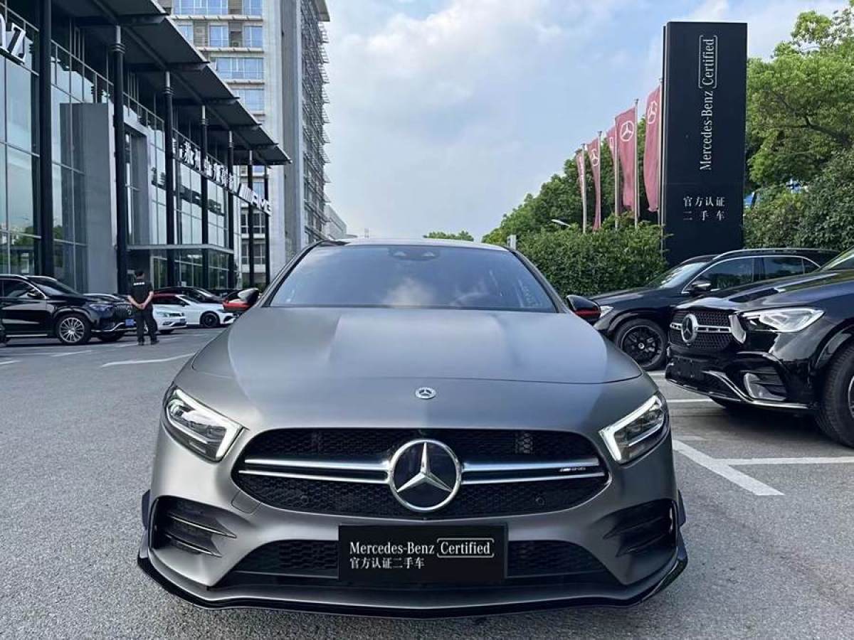 奔驰 奔驰A级AMG  2022款 AMG A 35 L 4MATIC 炽夜特别版图片