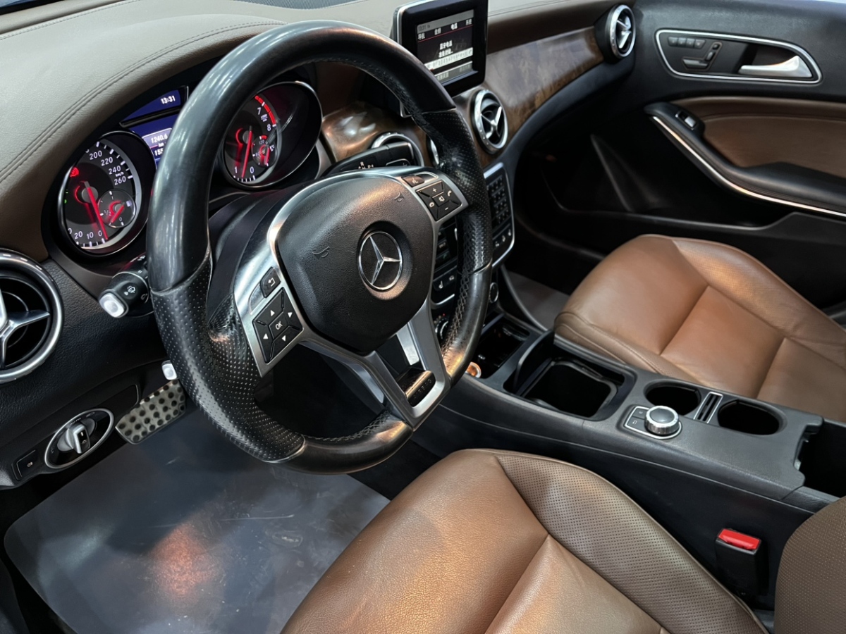 奔馳 奔馳GLA  2015款 GLA 260 4MATIC 運(yùn)動(dòng)型圖片
