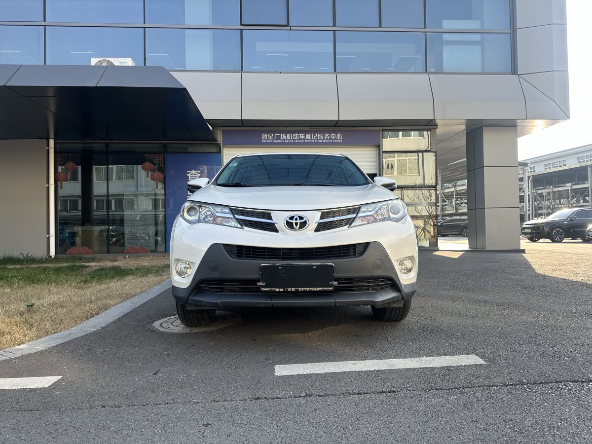 豐田 RAV4  2018款 榮放 2.0L CVT兩驅(qū)都市版圖片