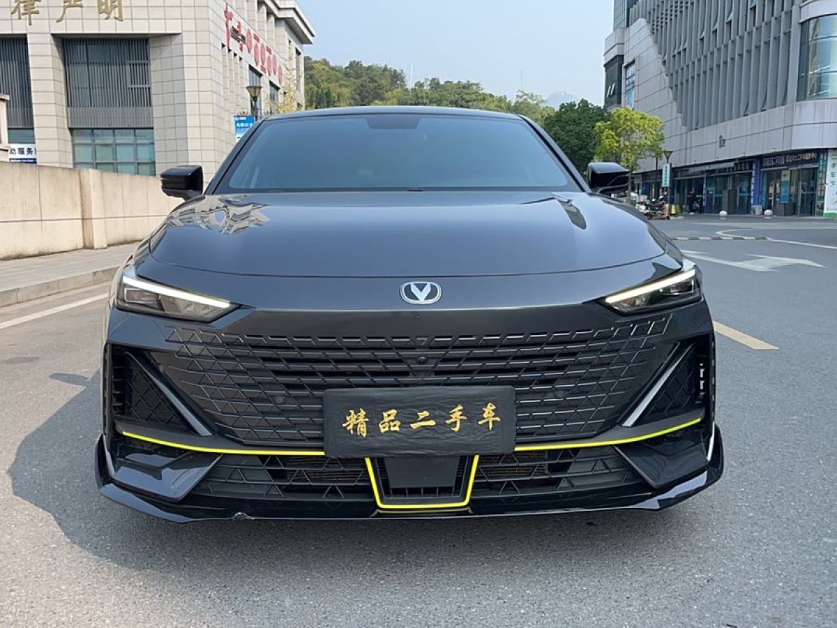 長安 長安UNI-V  2022款 1.5T 運(yùn)動版圖片