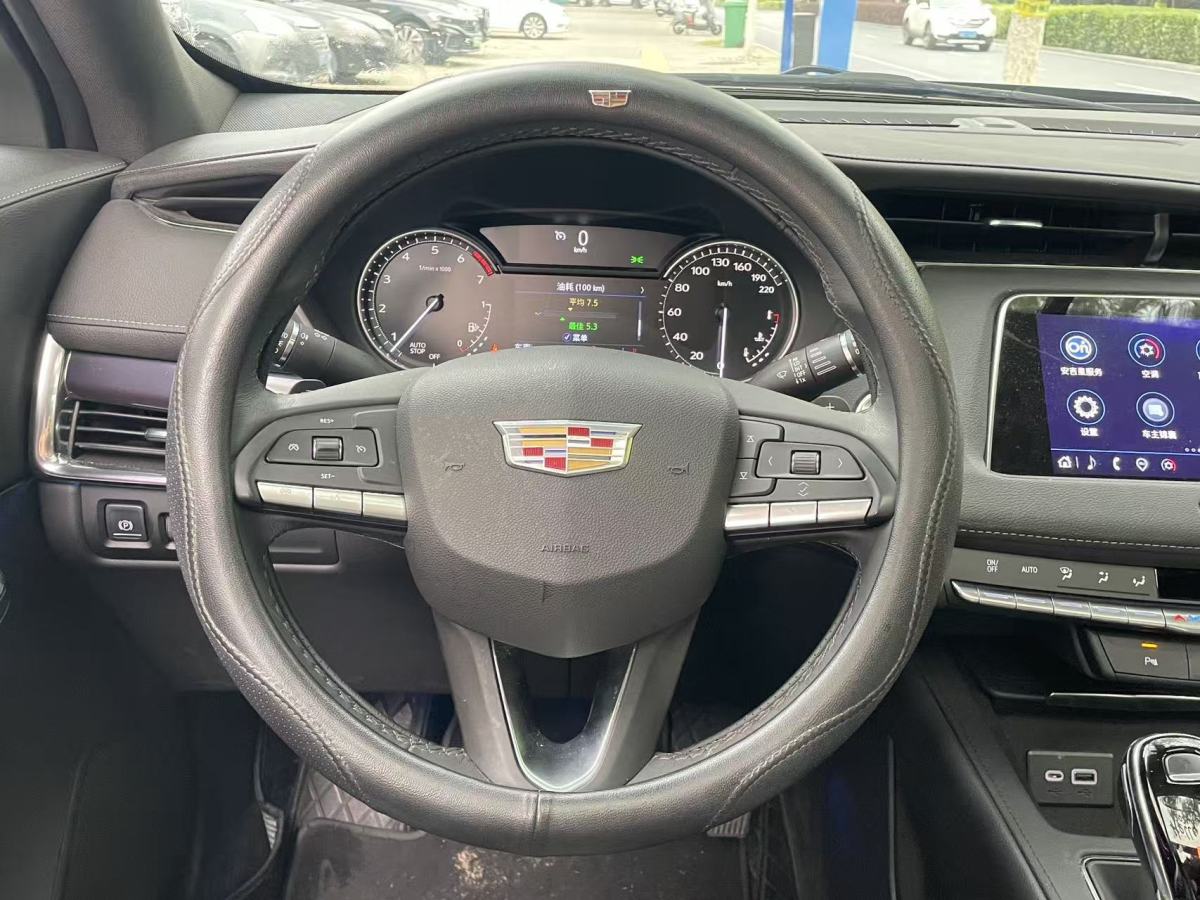 凱迪拉克 XT4  2022款 28T 兩驅(qū)風(fēng)尚型圖片