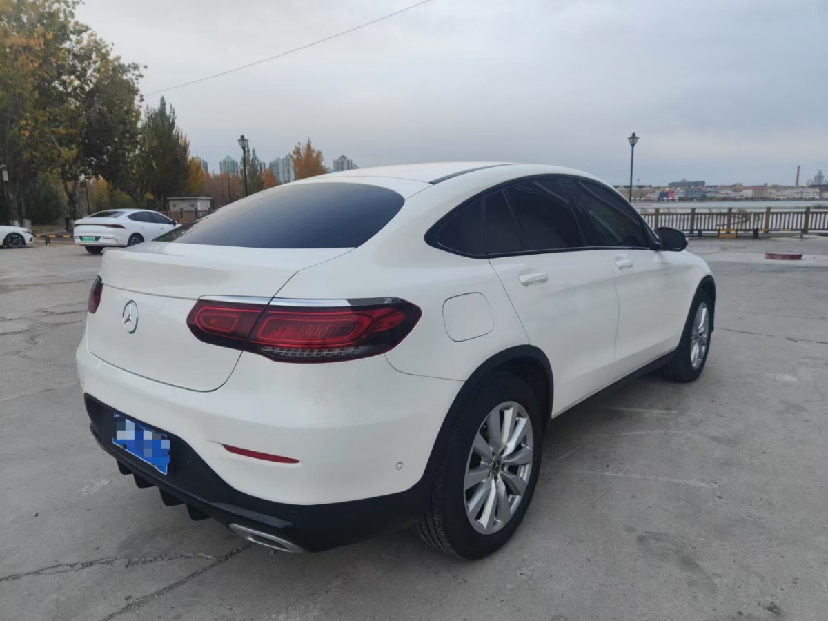 2020年9月奔馳 奔馳GLC  2021款 GLC 260 4MATIC 轎跑SUV