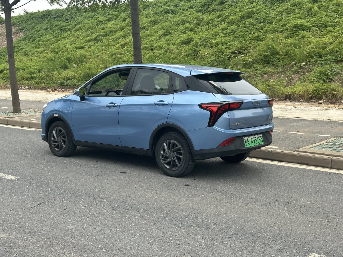 哪吒 哪吒V  2021款 標(biāo)準(zhǔn)續(xù)航娛樂版升級(jí)型圖片