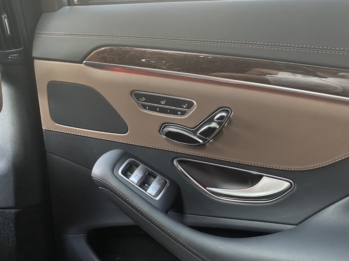2017年7月奔驰 奔驰S级  2017款 S 320 L 商务型升级版
