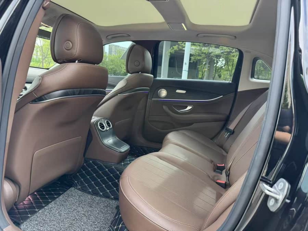 奔馳 奔馳E級(jí)新能源  2023款 E 350 e L 插電式混合動(dòng)力轎車圖片