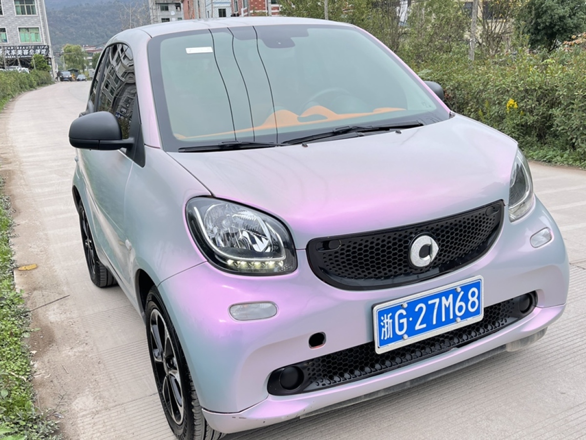 smart fortwo  2017款 1.0L 52千瓦硬頂摯愛特別版圖片