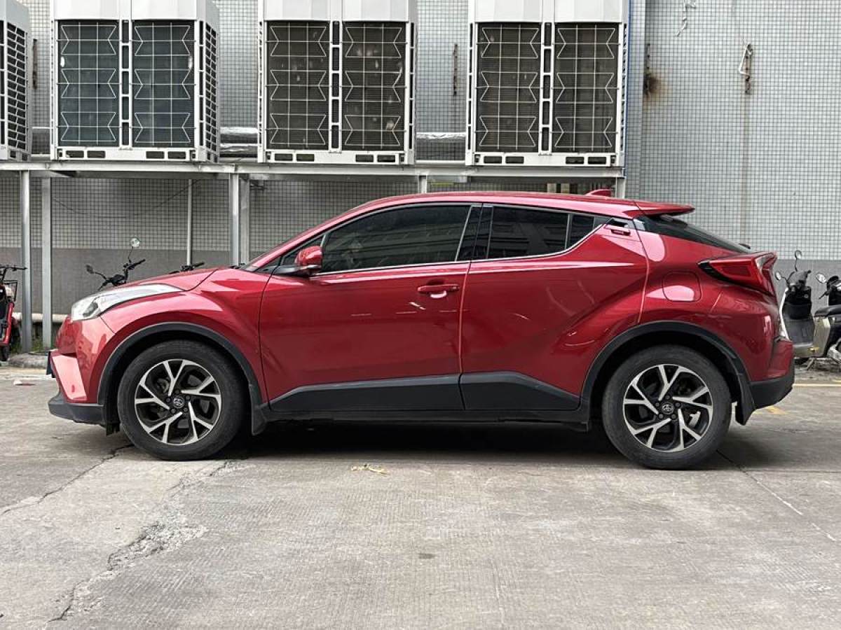 豐田 C-HR  2018款 2.0L 領(lǐng)先天窗版 國V圖片