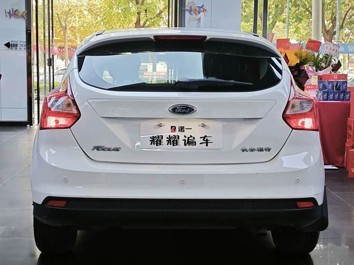 福特 ?？怂? 2012款 兩廂 1.6L 自動(dòng)風(fēng)尚型圖片