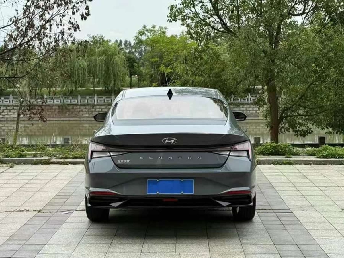 現(xiàn)代 伊蘭特  2021款 1.5L LUX尊貴版圖片