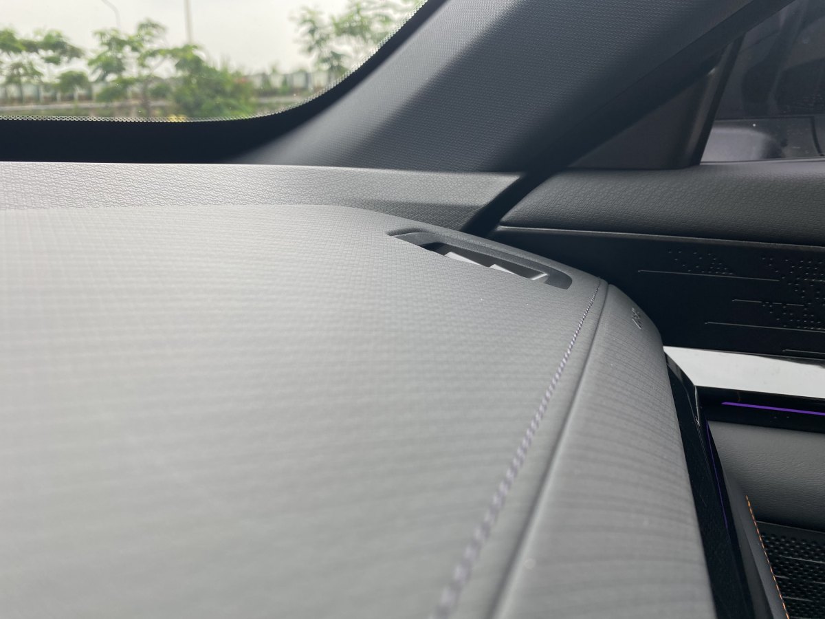 長安 長安UNI-V  2023款 1.5T 尊貴型圖片