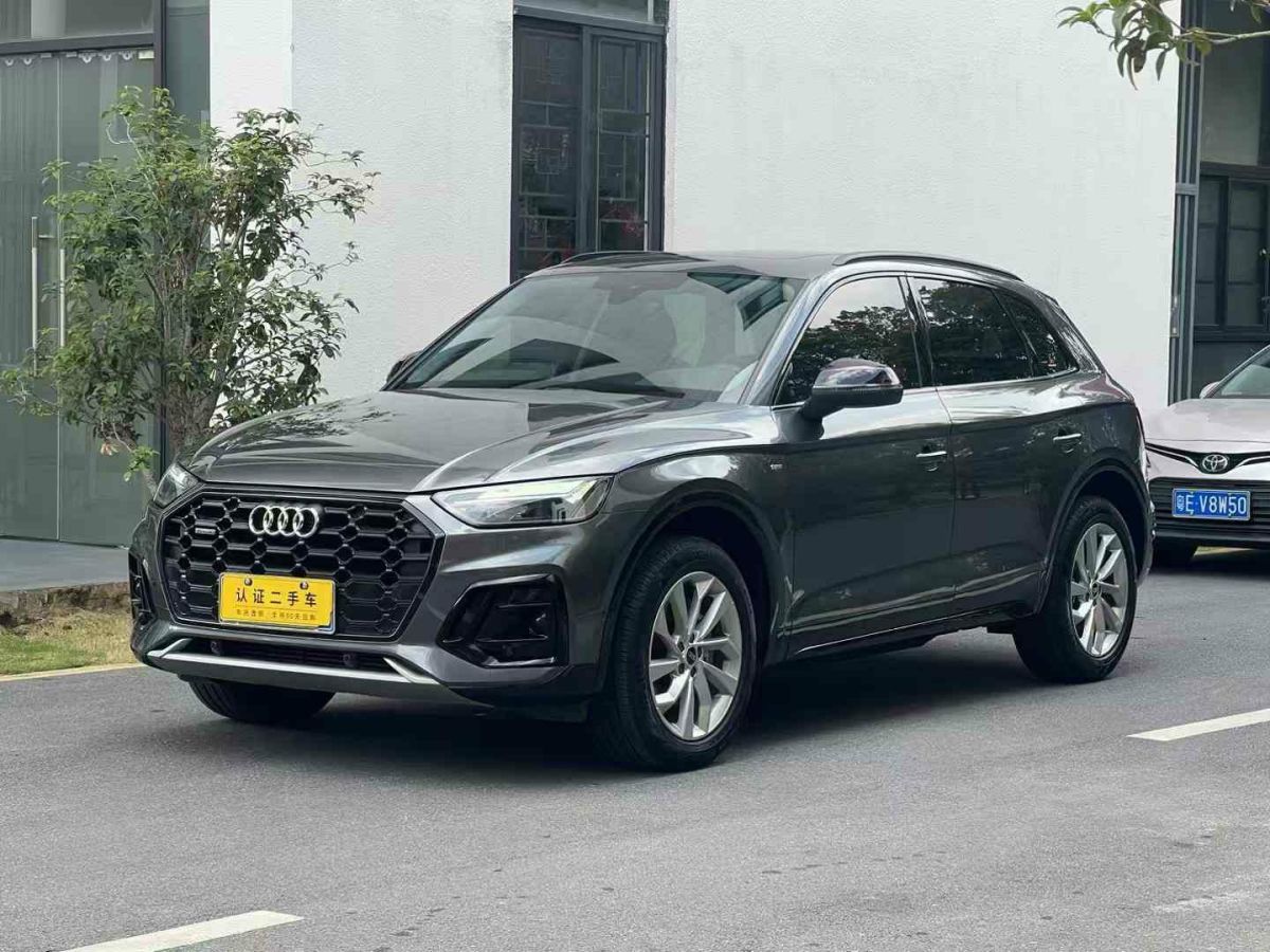 奧迪 奧迪Q5 e-tron  2022款 40 e-tron 星耀型 機(jī)甲套裝圖片